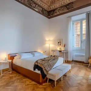 Storico In Zona Barberini Rome